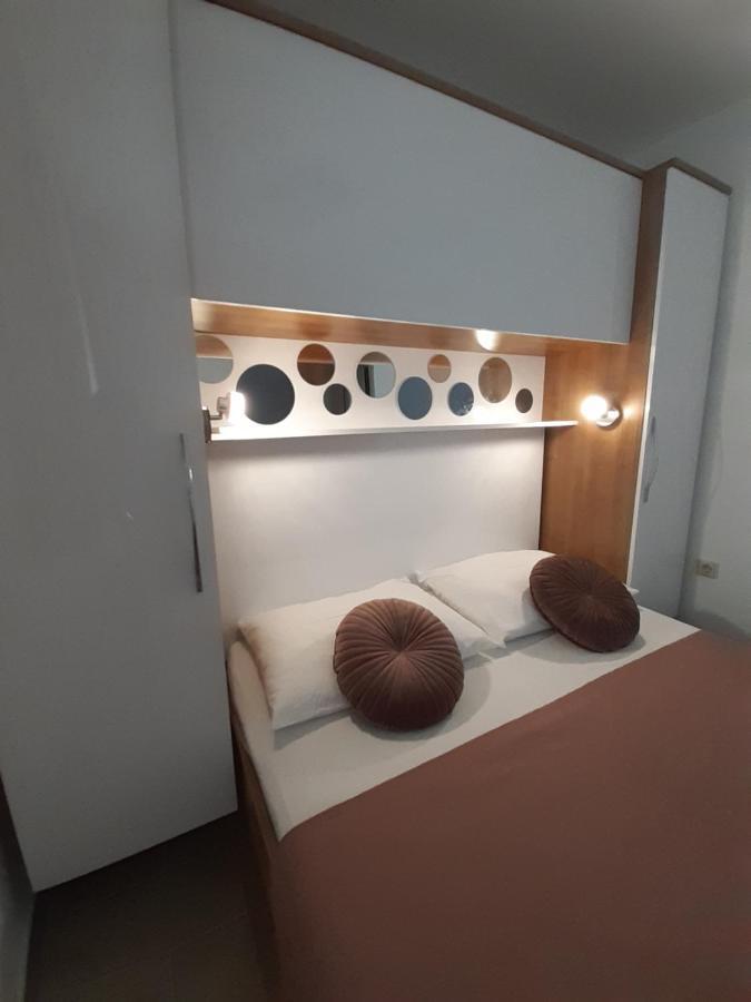 Apartment Lucky With Jacuzzi Trogir Extérieur photo