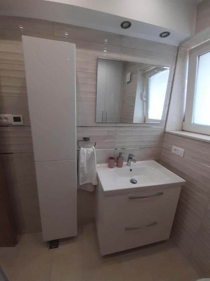 Apartment Lucky With Jacuzzi Trogir Extérieur photo