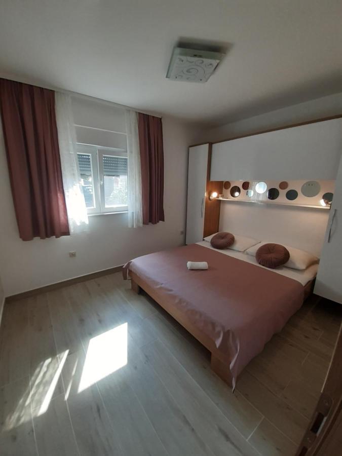 Apartment Lucky With Jacuzzi Trogir Extérieur photo