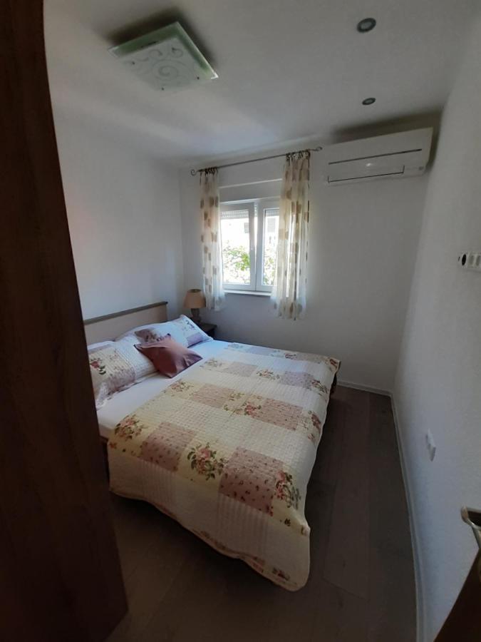 Apartment Lucky With Jacuzzi Trogir Extérieur photo