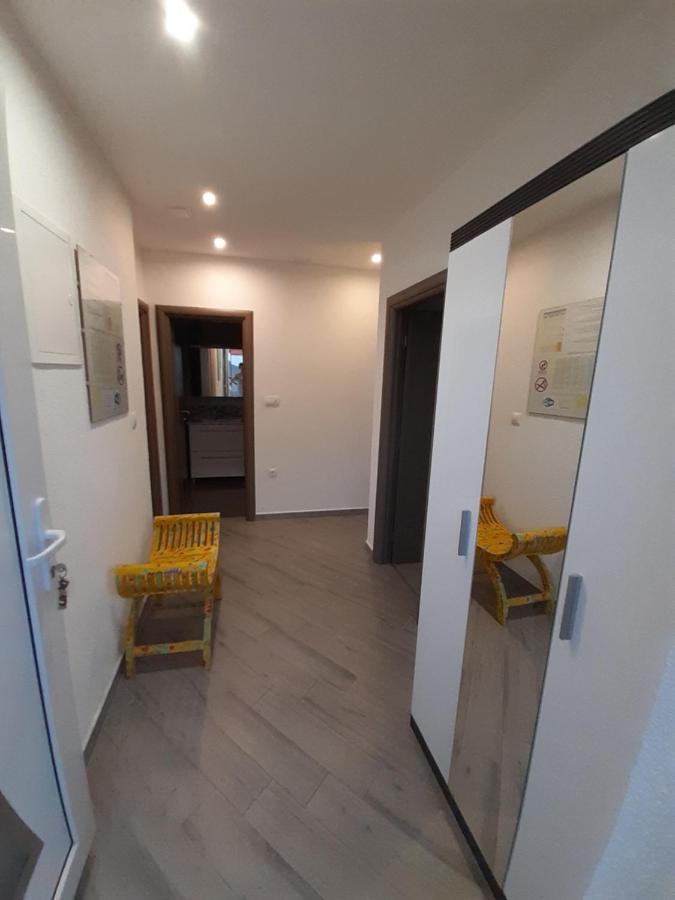 Apartment Lucky With Jacuzzi Trogir Extérieur photo