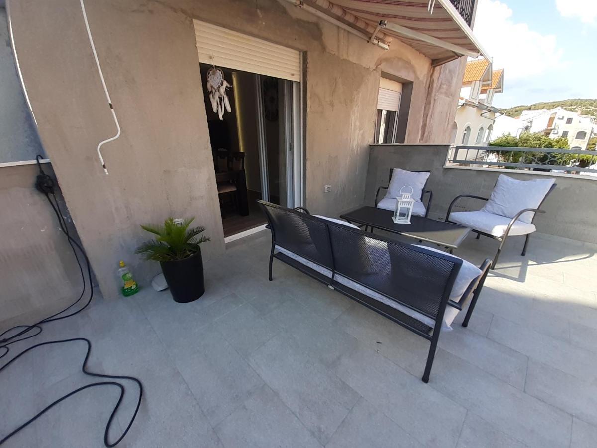 Apartment Lucky With Jacuzzi Trogir Extérieur photo
