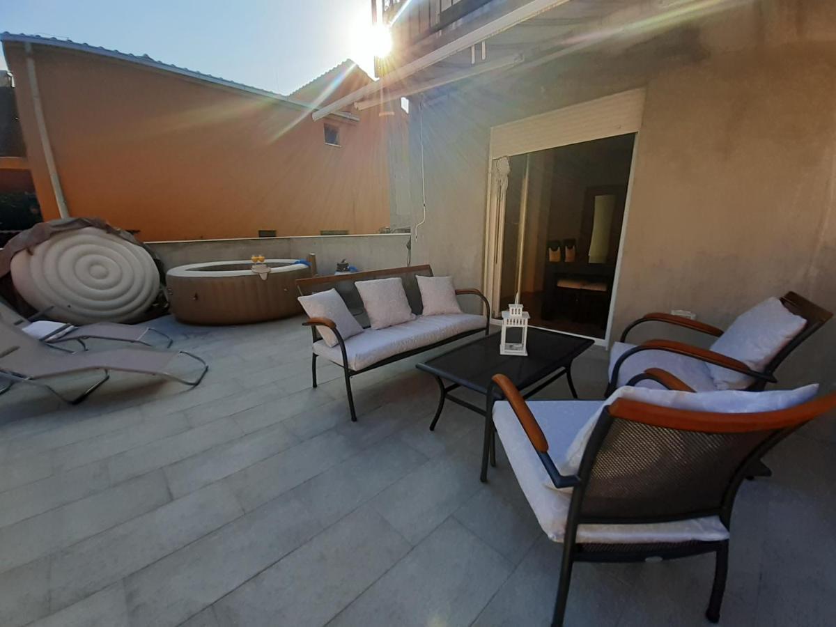 Apartment Lucky With Jacuzzi Trogir Extérieur photo