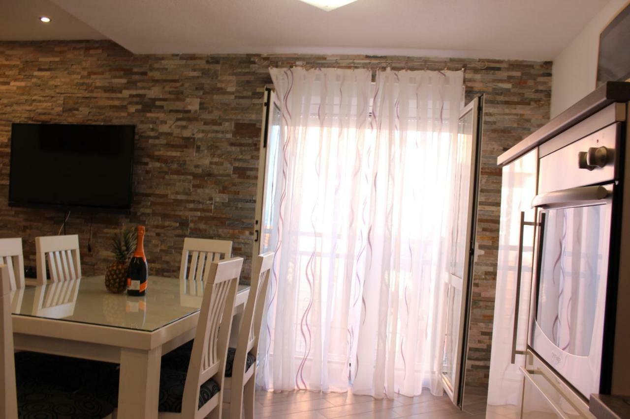 Apartment Lucky With Jacuzzi Trogir Extérieur photo