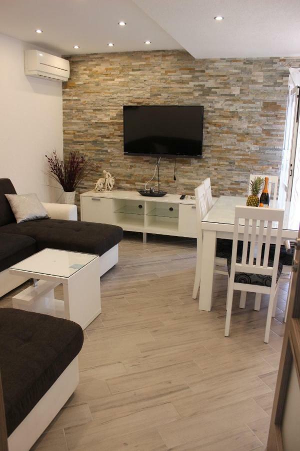 Apartment Lucky With Jacuzzi Trogir Extérieur photo