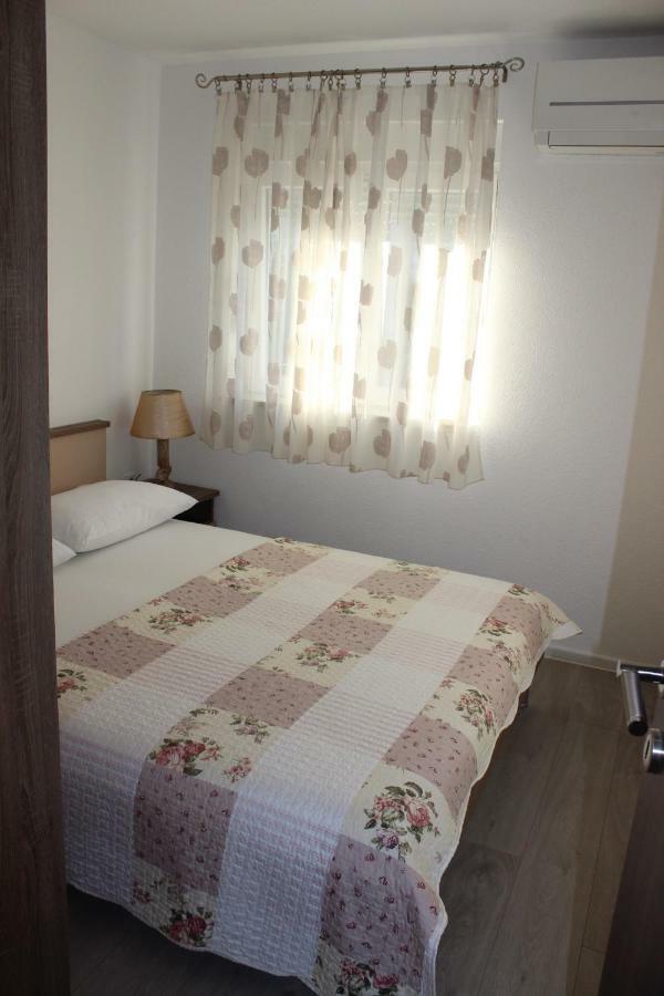 Apartment Lucky With Jacuzzi Trogir Extérieur photo