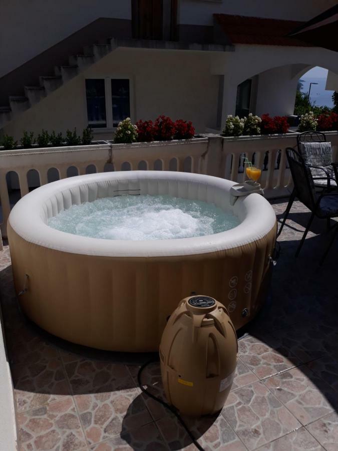 Apartment Lucky With Jacuzzi Trogir Extérieur photo